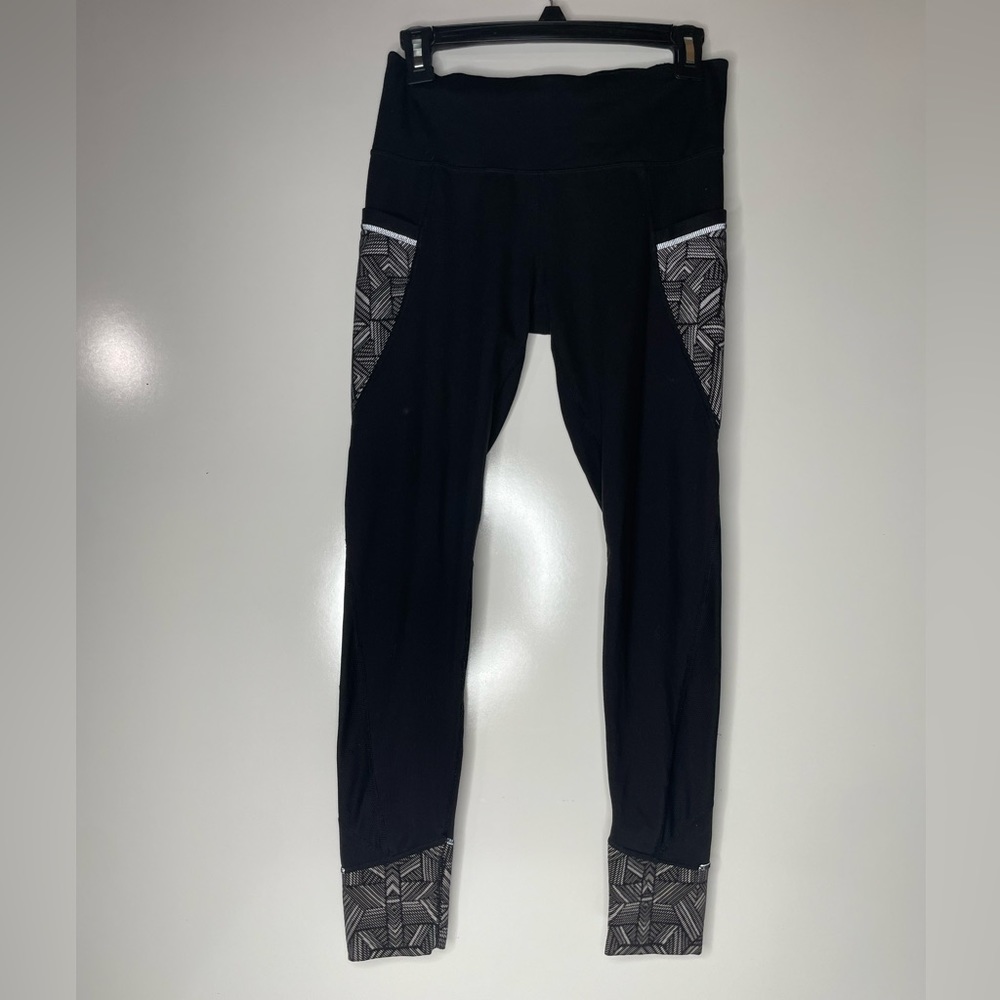 Athleta Relay Tight Size Small Black Reflective Aztec.